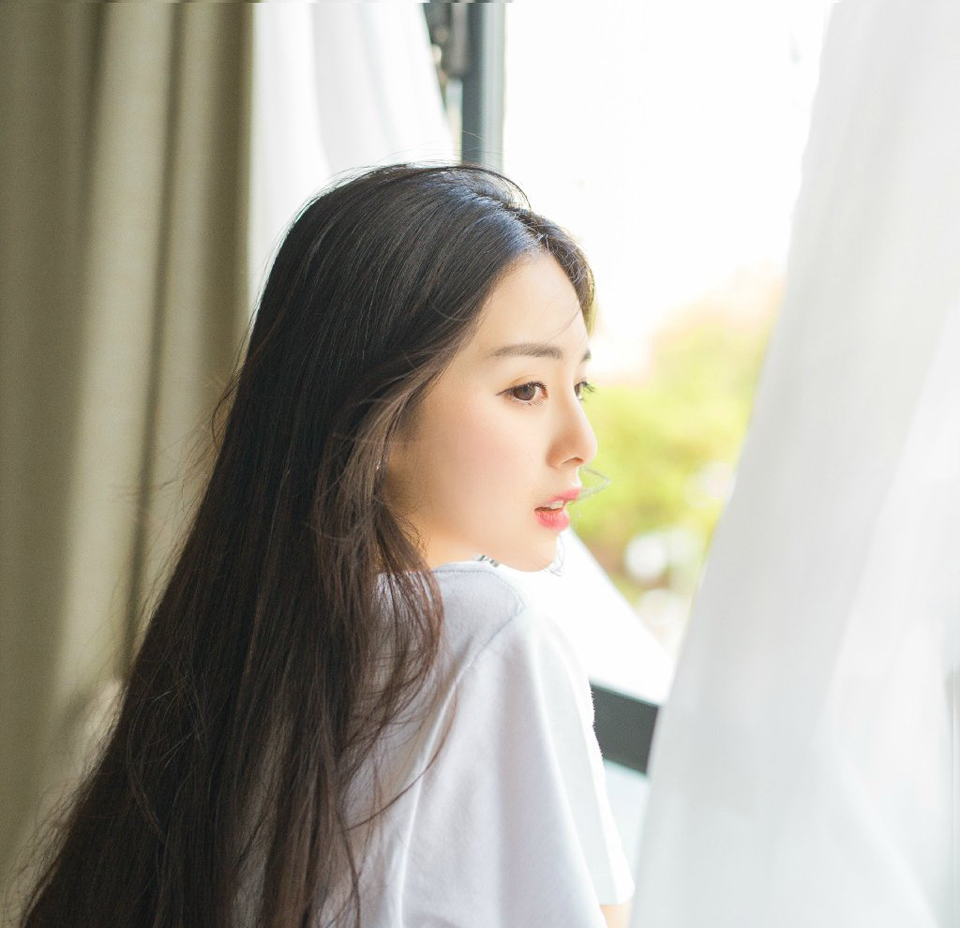 虽然诸葛亮招降了严颜麾下的三万巴郡守军，但庞统那边，却是直接将阆中十万蜀军尽数收服，蜀中张任、邓贤、泠苞、高沛、杨怀尽归吕布。